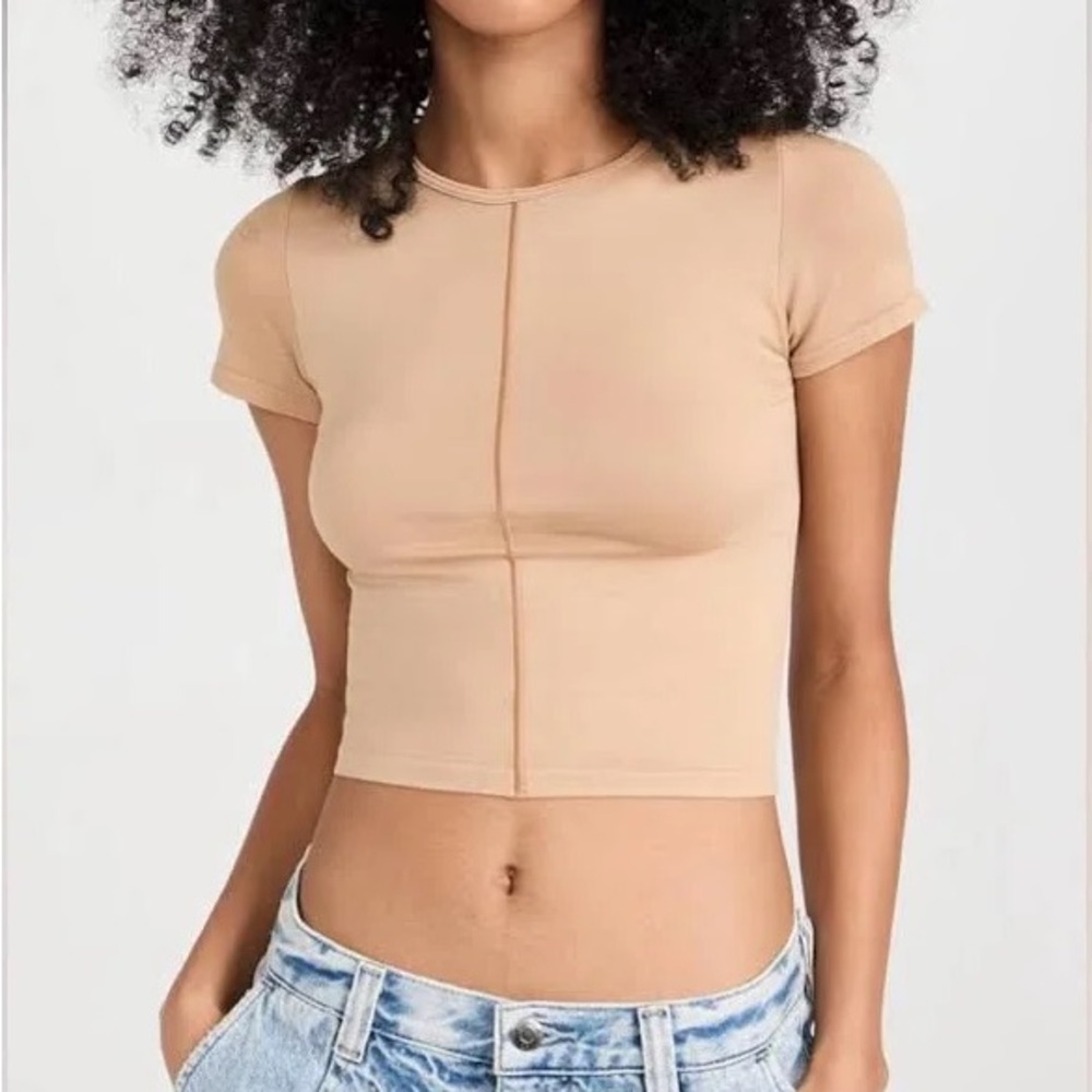 Good American So Soft Sculpted Tee in Pecan